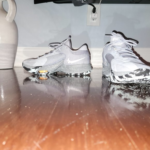 NIKE ZOOM FREAK IV INDOOR BASKETBALL USE ONLY SON OUTGREW SIZE 8 - Picture 2 of 8